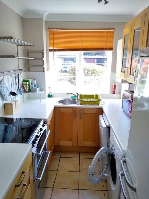 2 Bed Flat Near Station With Parking&Comgarden Apartment Sutton  Exterior photo